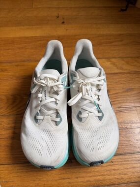 Altra Torin 8 Womens Running Shoes White with Teal Accents Size 9.5